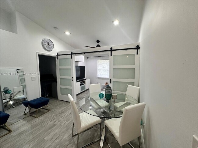 Photo - 10807 NW 8th St Unidad 7U6