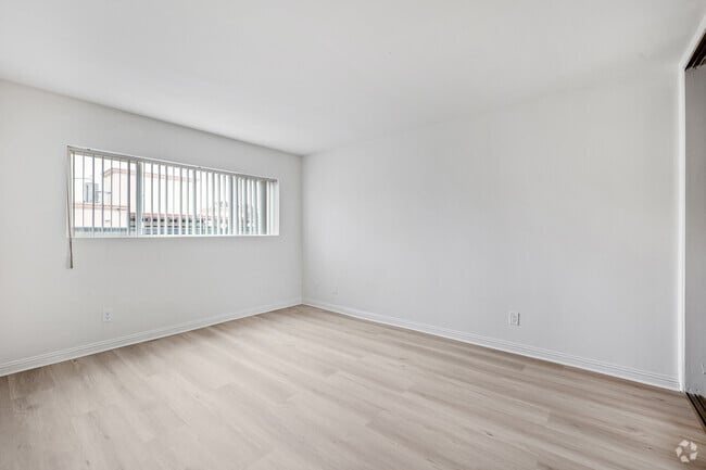 2BD, 2BA - 970SF - Second Bedroom