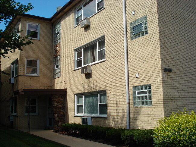 Building Photo - 3804 North Harlem Avenue Unit #2