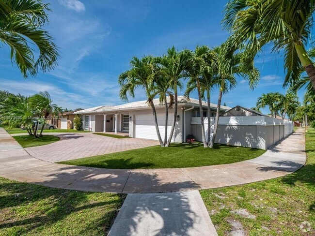 Building Photo - 4 bedroom in Hollywood FL 33021 Rental