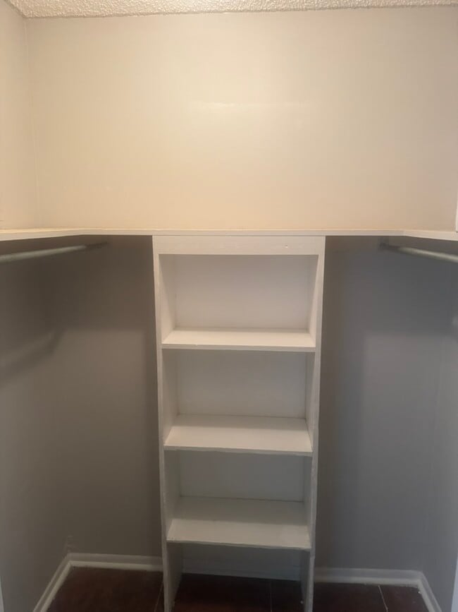 armario del dormitorio 1 - 1150 Shilo Ave Unidad B