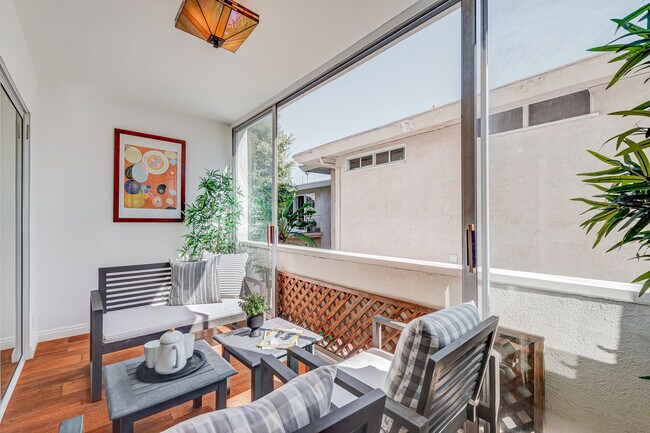 Photo - 516 San Vicente Blvd Unidad # 208