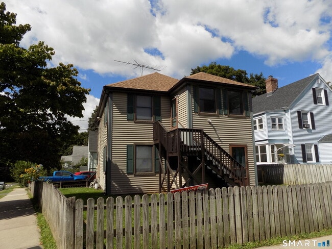 Building Photo - 23 Alder St Unit 2