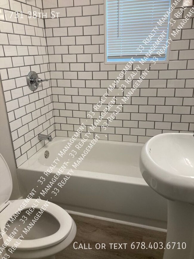 Photo - 731 W 38th St