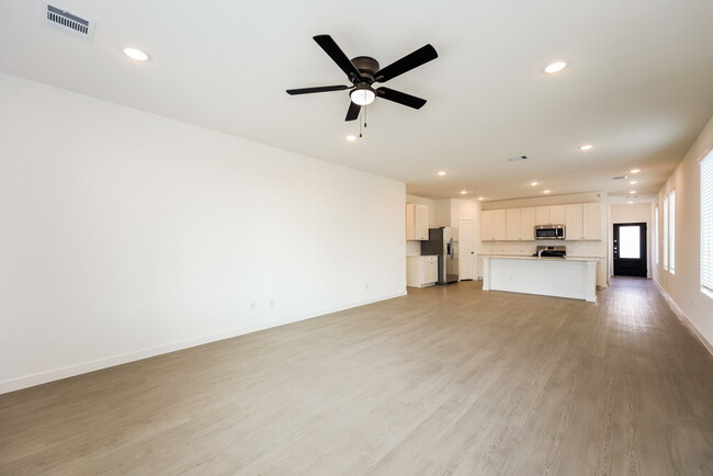 Photo - 15522 Crescent Pne