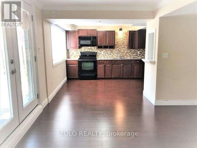 Photo - 33 Styles Crescent