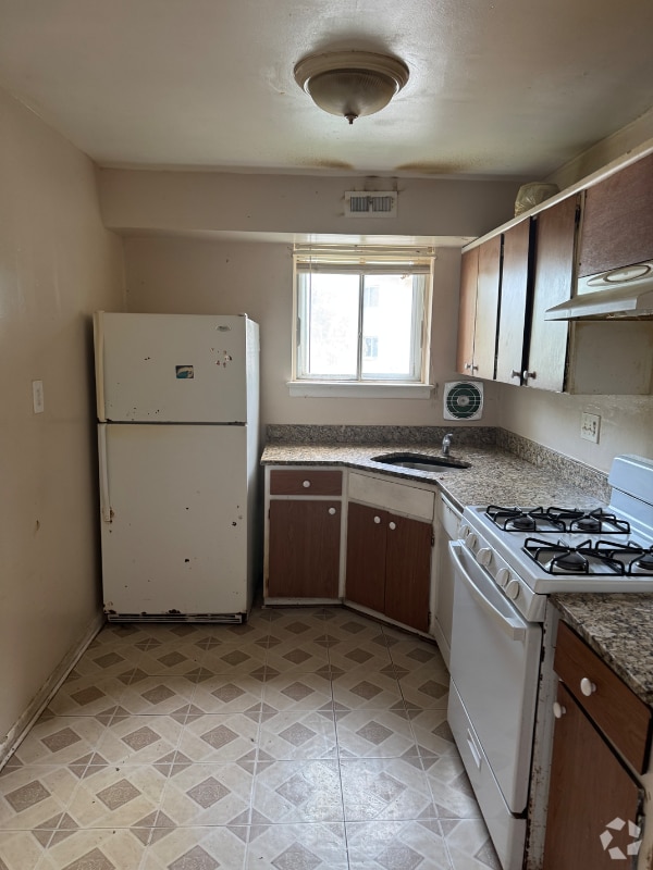 Building Photo - 11406 Cherry Hill Rd Rental