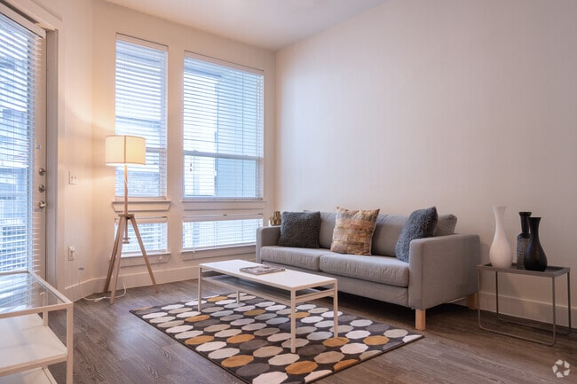 1BR, 1BA - 720SF - The Pierpont