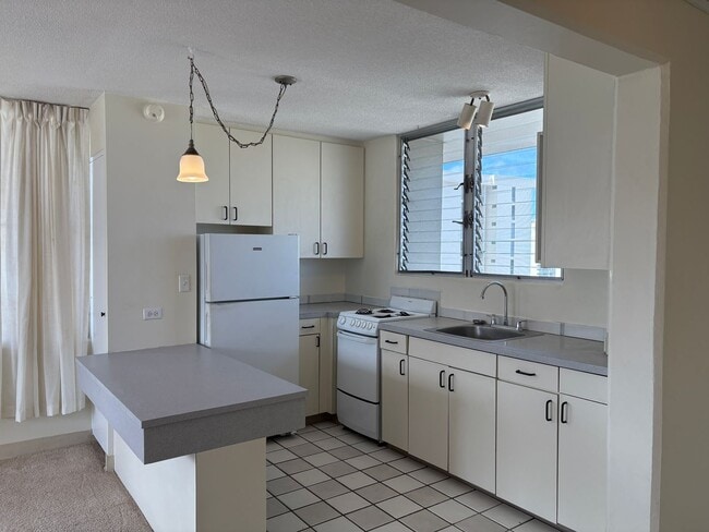 HONO HALE TOWERS …A GEM IN MOILIIILI. ... - HONO HALE TOWERS …A GEM IN MOILIIILI.     ... House