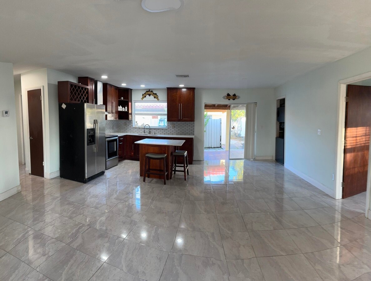 Photo - 416 San Mateo Dr