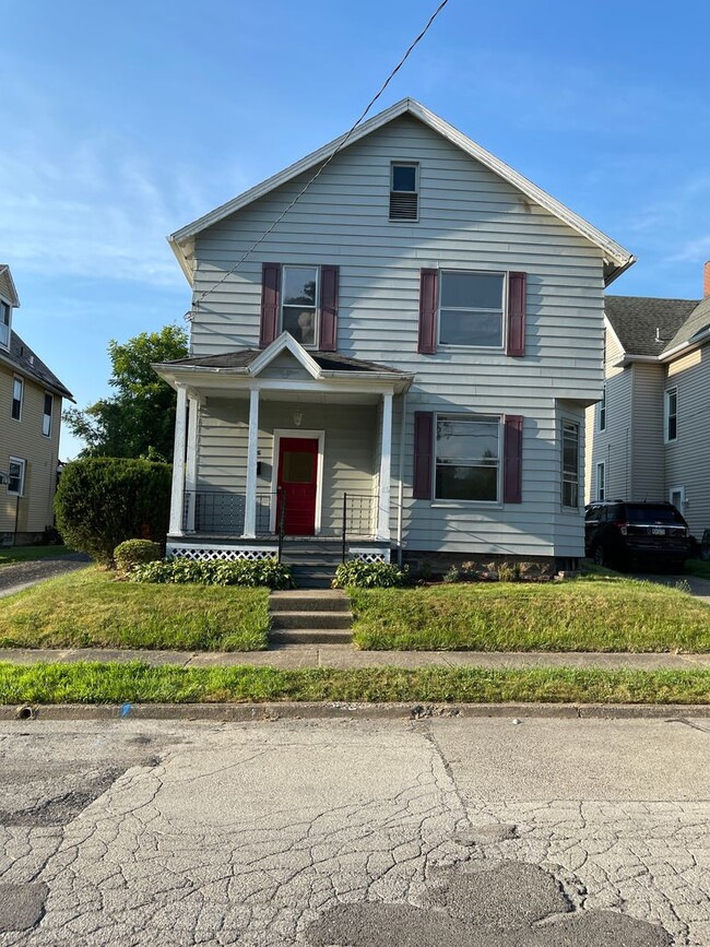 Building Photo - Beautifully renovated 3 bedroom home in Ne...