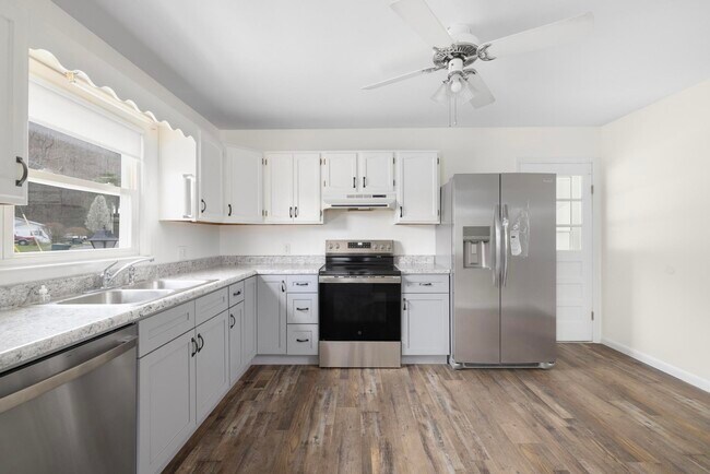 Photo - 1002A Circle Dr