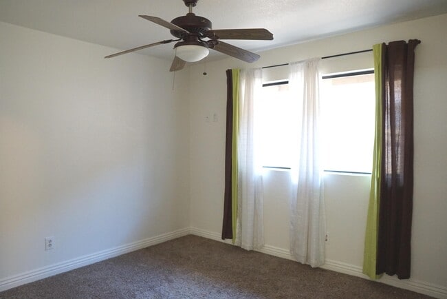 Building Photo - 53805 Avenida Martinez
