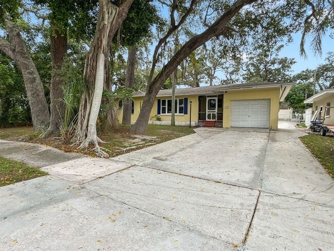 Building Photo - Beautiful 2-Bedroom Home in Prime Clearwater Location with Spacious Fenced Yard!