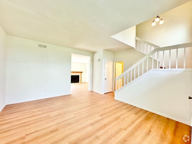 Building Photo - Beautiful 2Bd/2.5Ba Condo located in Irvine!