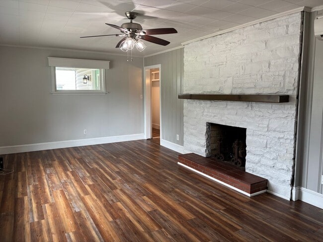 114 Crescent Dr