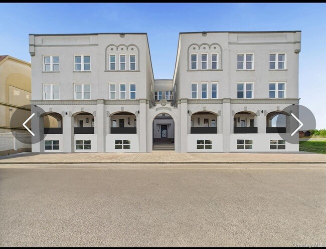 Building Photo - 315 W Broadway Unit 1J