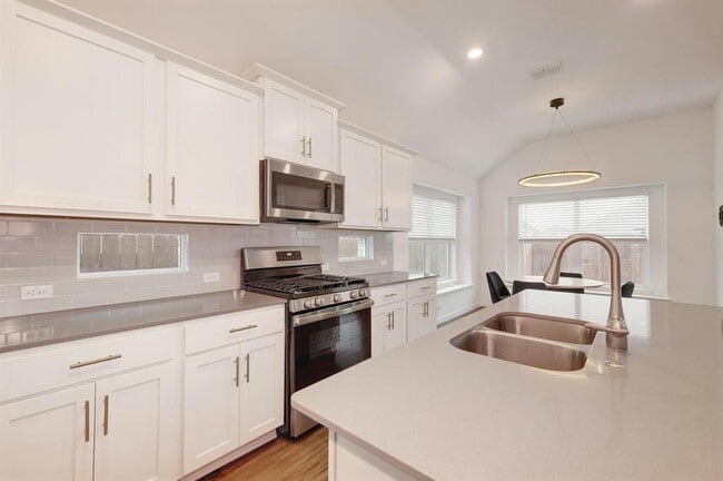 Photo - 404 Mante Ct