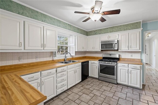 Photo - 745 Westmoreland Dr E