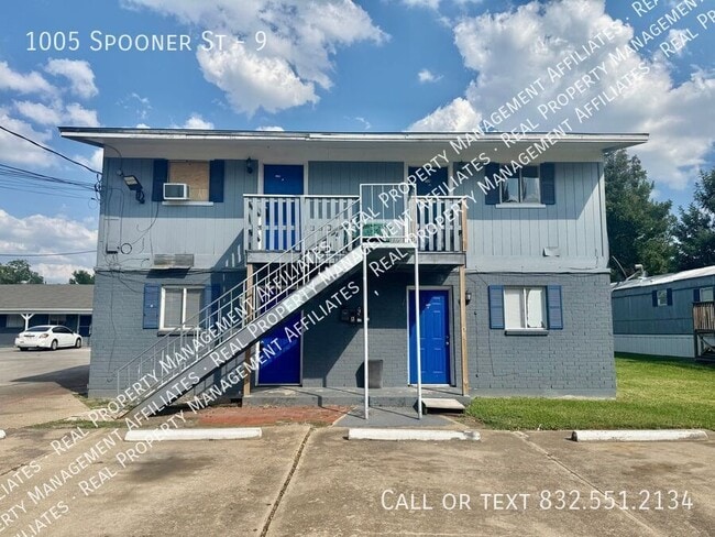 Building Photo - 1005 Spooner St Unit 9