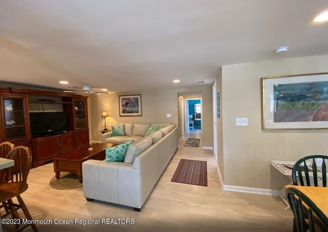 Photo - 17 Sampson Ave