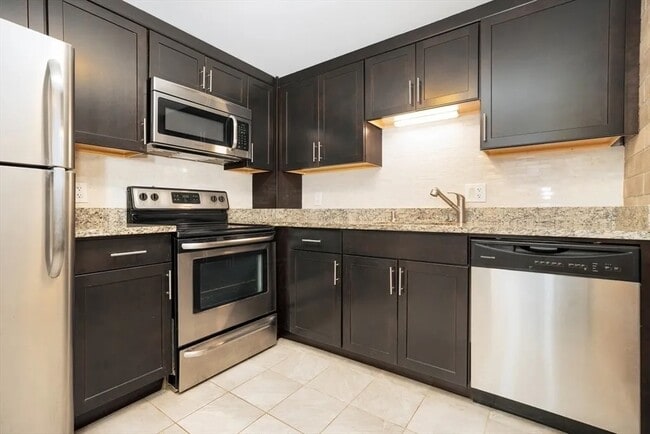 Building Photo - 185 Quincy Shore Dr Unit A28