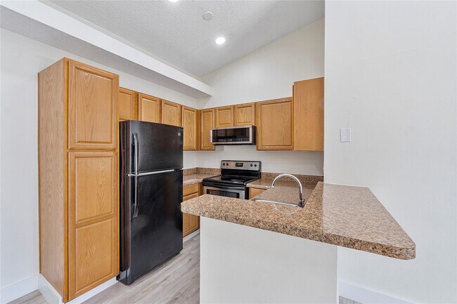 Photo - 931 Lyons Rd Unidad 4204