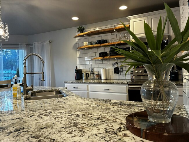 Photo - 1151 E Trails End Dr
