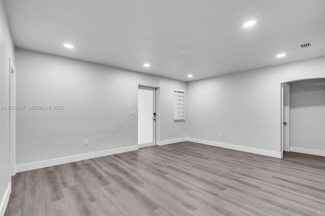 Photo - 648 South Dr