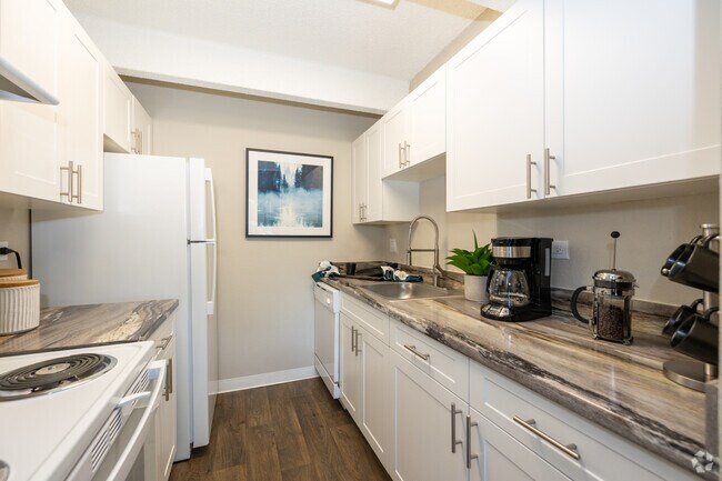 1BR, 1BA - 706SF - Kitchen