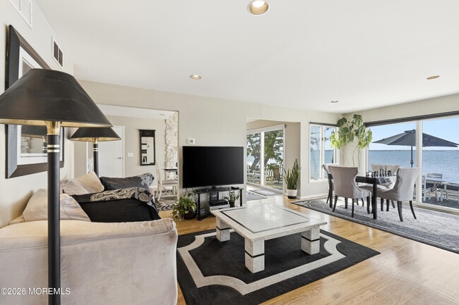 473 Tamiami Dr