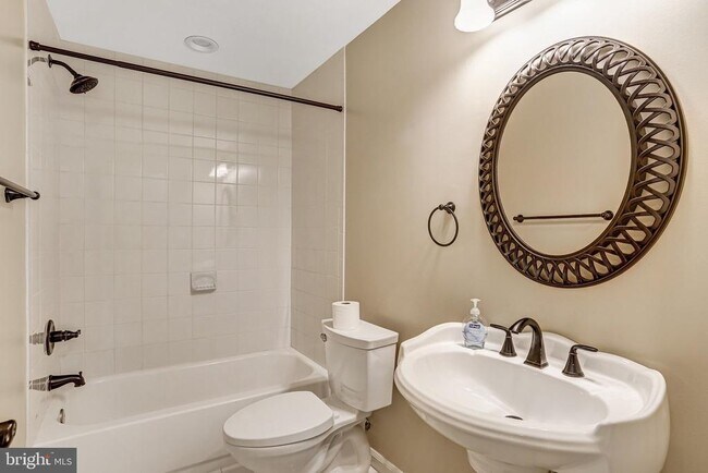 Photo - 20927 Trinity Square