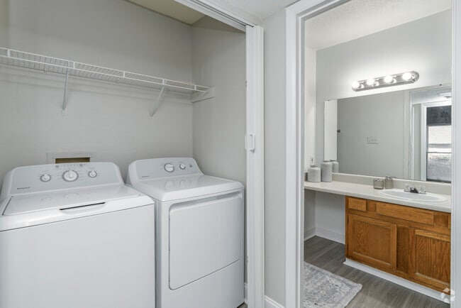 Hawthorne - Laundry & Bathroom