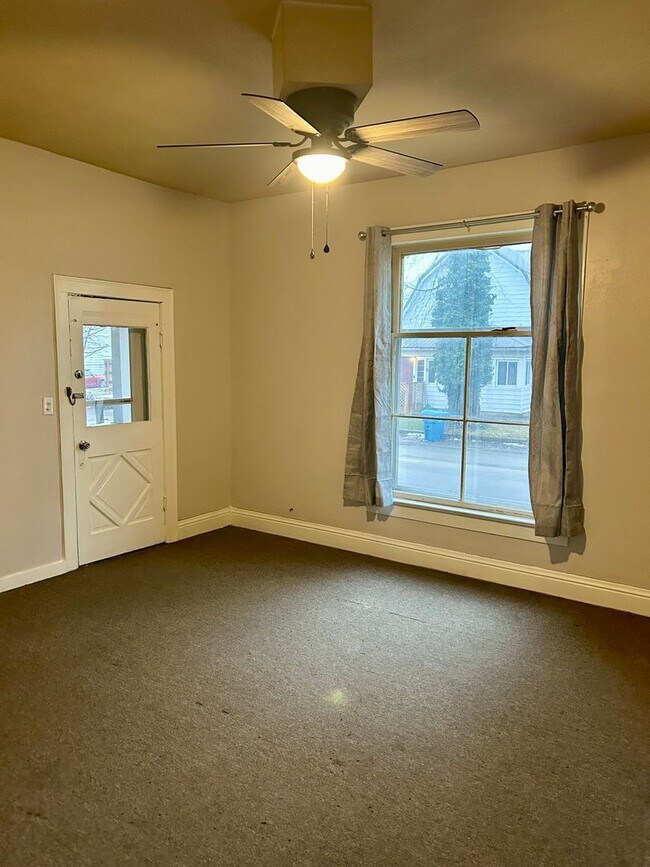 Photo - 319 W Wabash St Unit 1