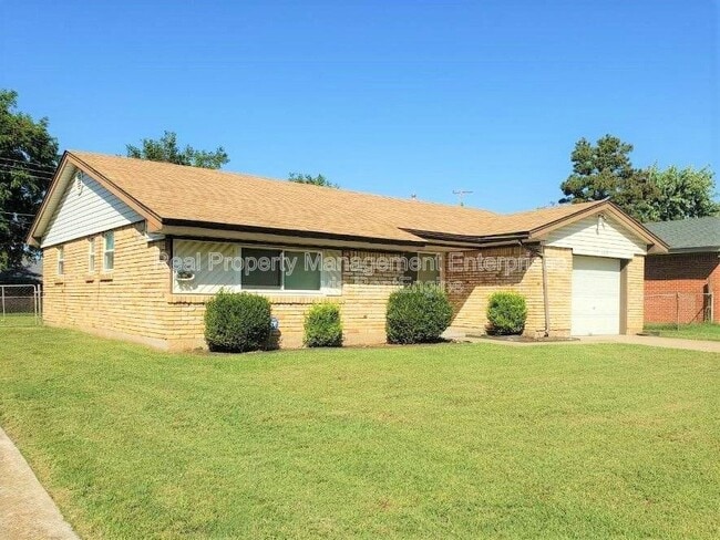 Building Photo - 633 Lotus Ave