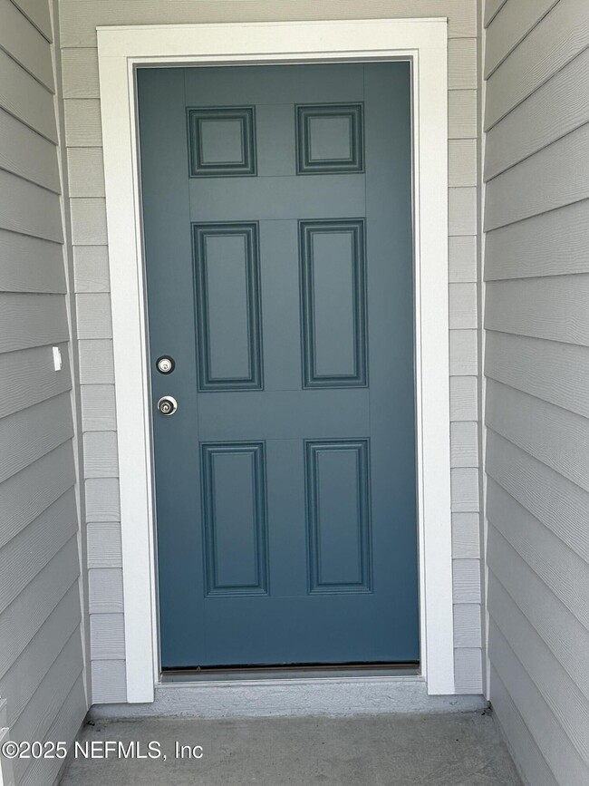 Photo - 611 Holly Lks Dr