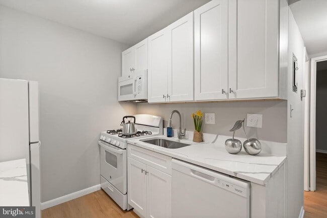 Building Photo - 4367A Americana Dr