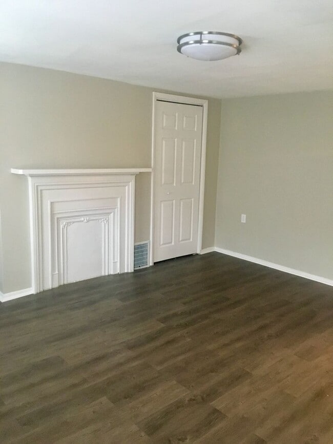 Photo - *** Duplex Style Apartment * Pet Friendly * Renovated * Available Now * Granite Counters * Stainl... Unidad 120