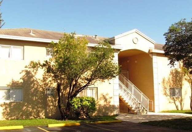 Front View - Naranja Villas Apartments