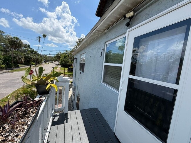 Photo - Apartment in Historical Tarpon Springs