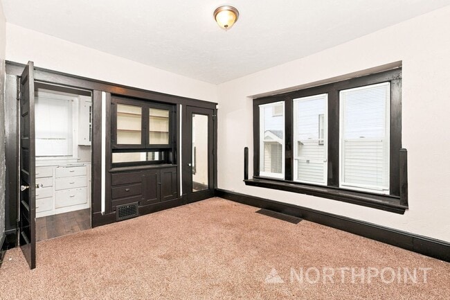 Photo - 10911 Hathaway Ave