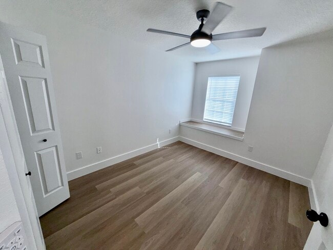 Photo - 1042 Ballyshannon Pky