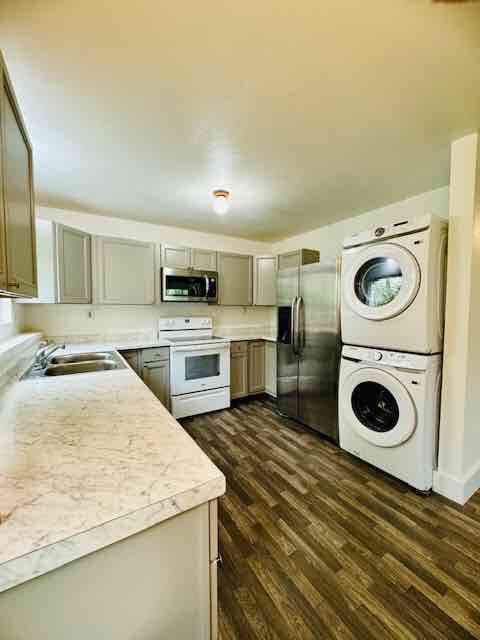 Building Photo - 227 E 12th Ave Rental