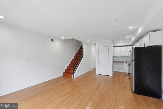 Photo - 1707 Carpenter St Unit B