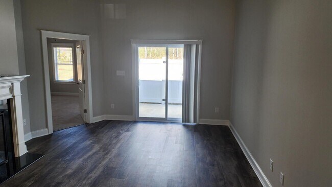 Photo - 1815 Fox Den Way
