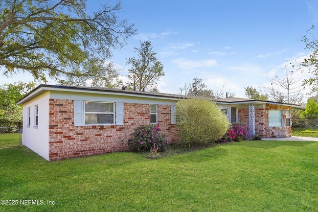 Photo - 8360 Red Holly Ln