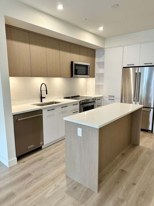 Building Photo - 2635 King George Blvd Unit 240