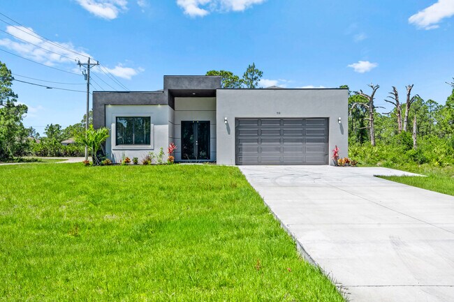 Building Photo - 710 Eisenhower Blvd Rental