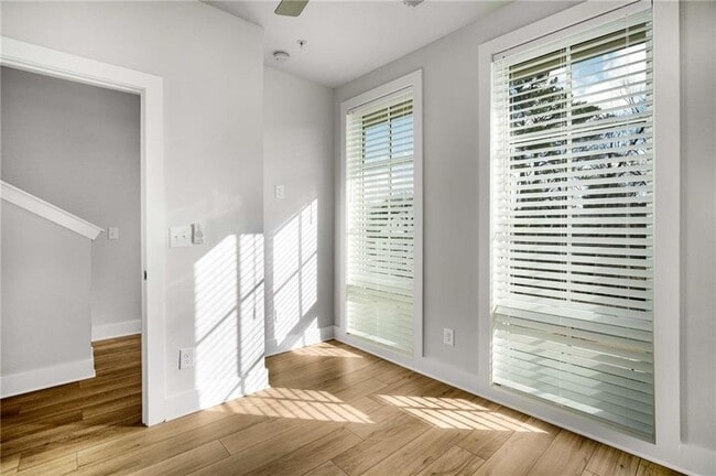 Photo - 1293 Longreen Ter NW Unit 4