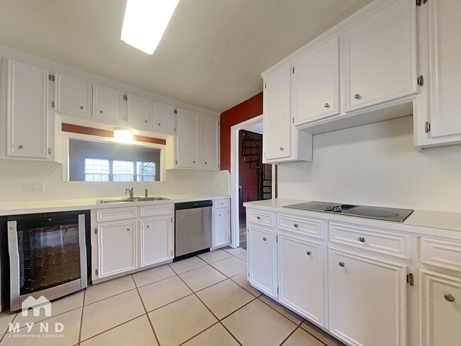 Photo - 2103 Woodland Springs St